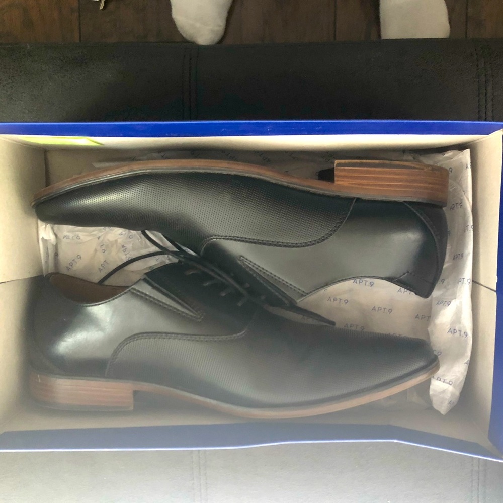 Black dress shoe
